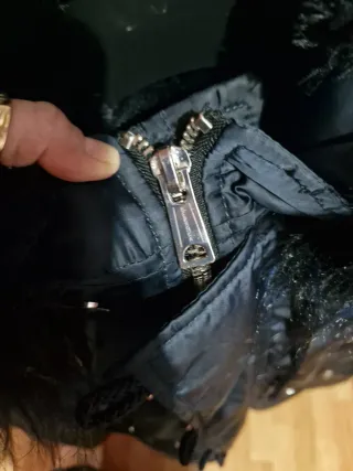 Parka azul marino con capucha