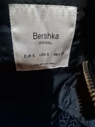 Parka azul marino con capucha