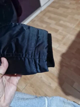 Parka azul marino con capucha