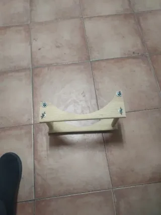 Herramienta de madera para trabajos artesanales.