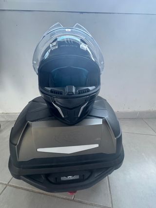 Baúl moto 43L + Casco