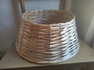 Pie de árbol de Navidad de mimbre