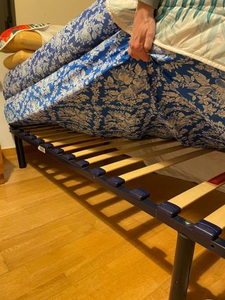 Mobiliario dormitorio (somier, mesilla, cómoda...)