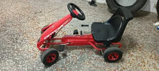 Coche de pedales infantil rojo