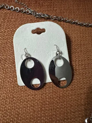 Conjunto collar y pendientes ovalados