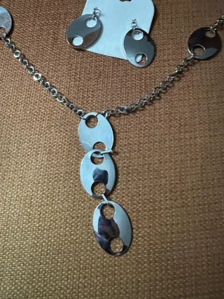 Conjunto collar y pendientes ovalados