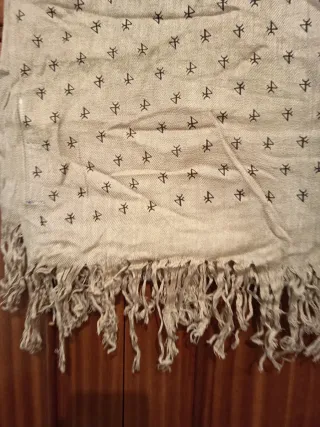 Fular Vale Cuatro beige estampado