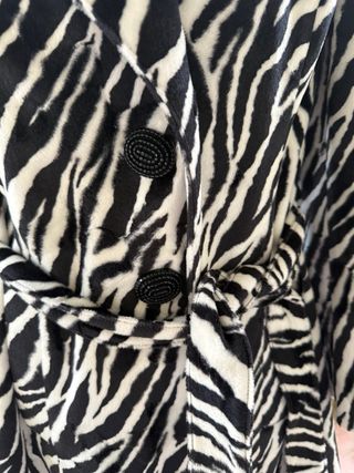 Cappottino zebrato peloso con cintura