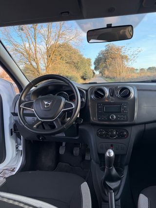 Dacia Sandero - 1 año de garantía