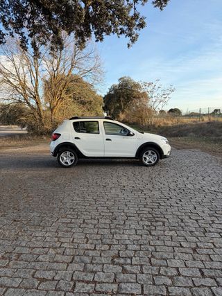 Dacia Sandero - 1 año de garantía