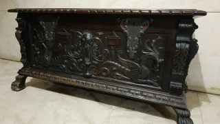 Pieza única!! Arcón de madera tallado a mano