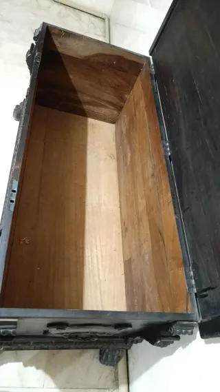 Pieza única!! Arcón de madera tallado a mano