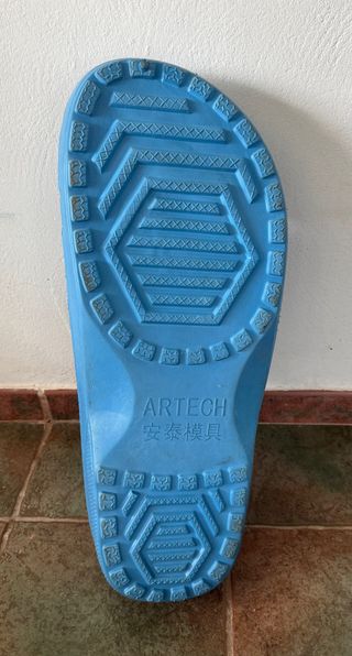 Zueco Crocs Gigante Azul 67cm