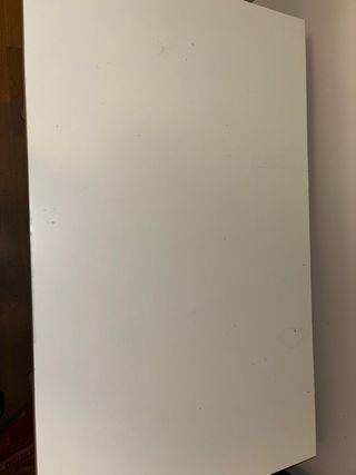 Mesa blanca Ikea con desperfectos
