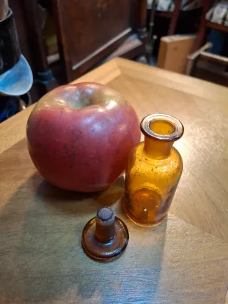 Botellita de farmacia antigua ámbar