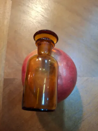 Botellita de farmacia antigua ámbar