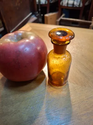 Botellita de farmacia antigua ámbar