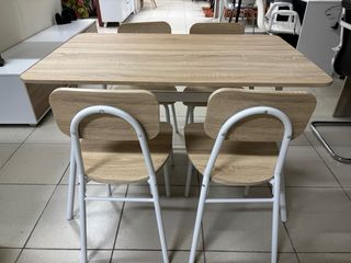 Mesa y 4 Sillas Comedor/cocina