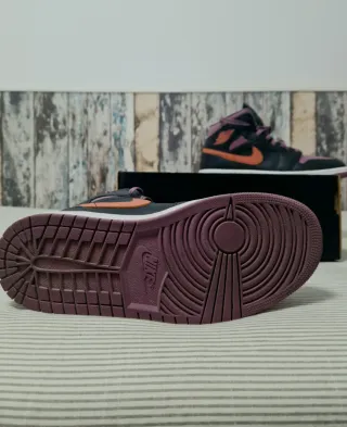 Nike Jordan 1 Mid SE Negro Morado