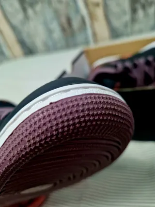 Nike Jordan 1 Mid SE Negro Morado