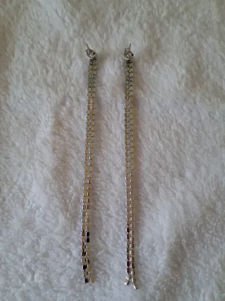 Pendientes largos de cristales plateados