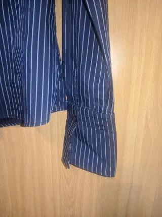 Camisa de mujer azul marino con rayas