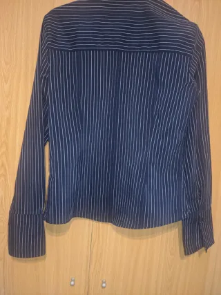 Camisa de mujer azul marino con rayas