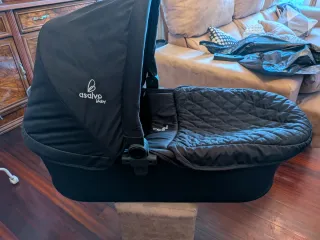 Carrito de bebé negro