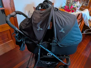 Carrito de bebé negro