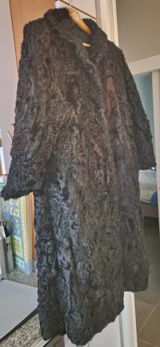 Abrigo largo de astracán