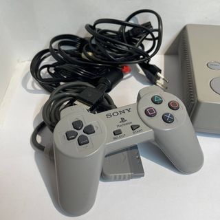 PlayStation 1 con maletín, mando, memoria y acc.