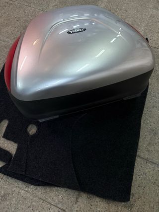 Baúl Yamaha Moto Plata y Rojo