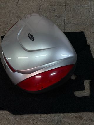 Baúl Yamaha Moto Plata y Rojo