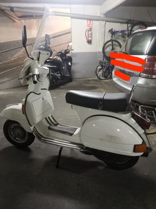 Vespa 200E Blanca