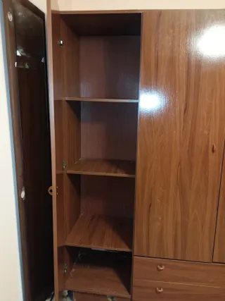 URGE!!!! Armario de madera marrón