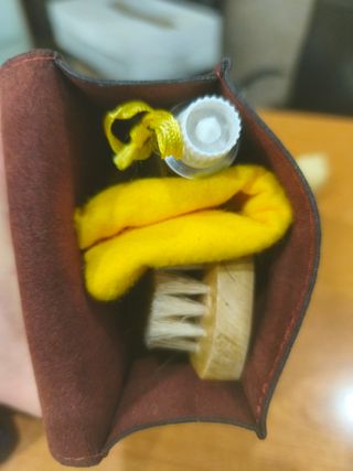 Set pulizia scarpe vintage in pelle targa in argen