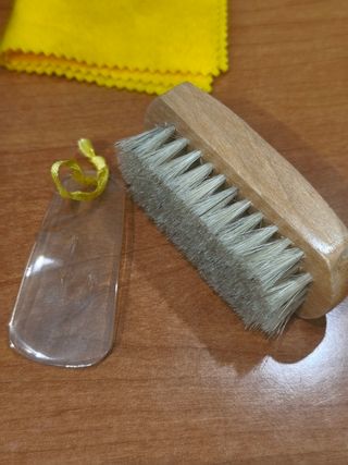 Set pulizia scarpe vintage in pelle targa in argen