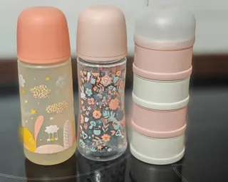 Biberones Suavinex con diseños infantiles