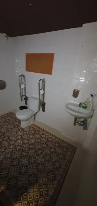 Local Comercial con licencia para hostelería.