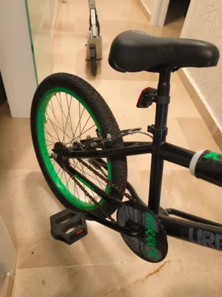 Bicicleta Urbana Warrior Negra y Verde