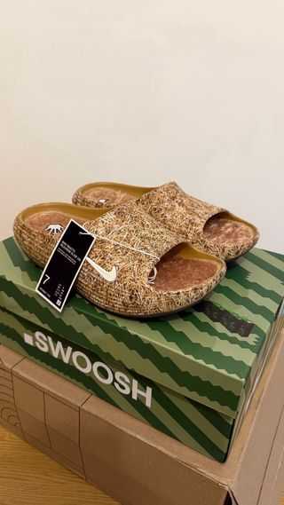 Nike ReactX Rejuven8 Slide .SWOOSH Touch Grass