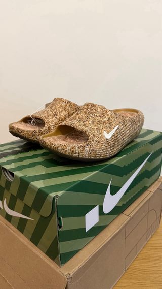 Nike ReactX Rejuven8 Slide .SWOOSH Touch Grass