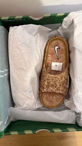 Nike ReactX Rejuven8 Slide .SWOOSH Touch Grass