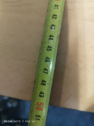 Escritorio de madera con cajones