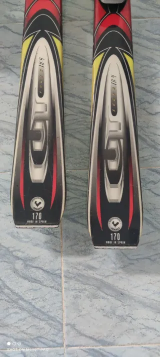Esquís Rossignol y Atomic