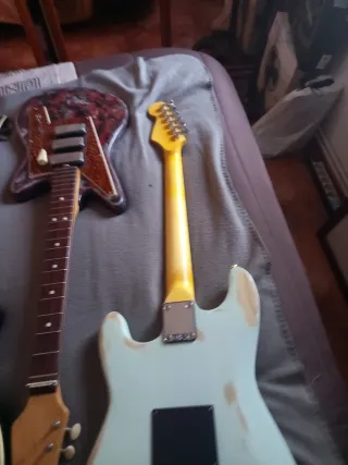 Chitarra elettrica Stratocaster relic con leva tremolo