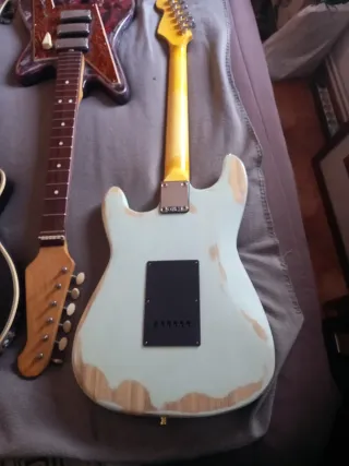 Chitarra elettrica Stratocaster relic con leva tremolo