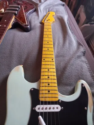 Chitarra elettrica Stratocaster relic con leva tremolo