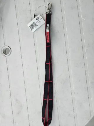 Chaveiro Oakley Stencil Lanyard Red Original.