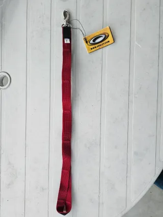 Chaveiro Oakley Stencil Lanyard Red Original.